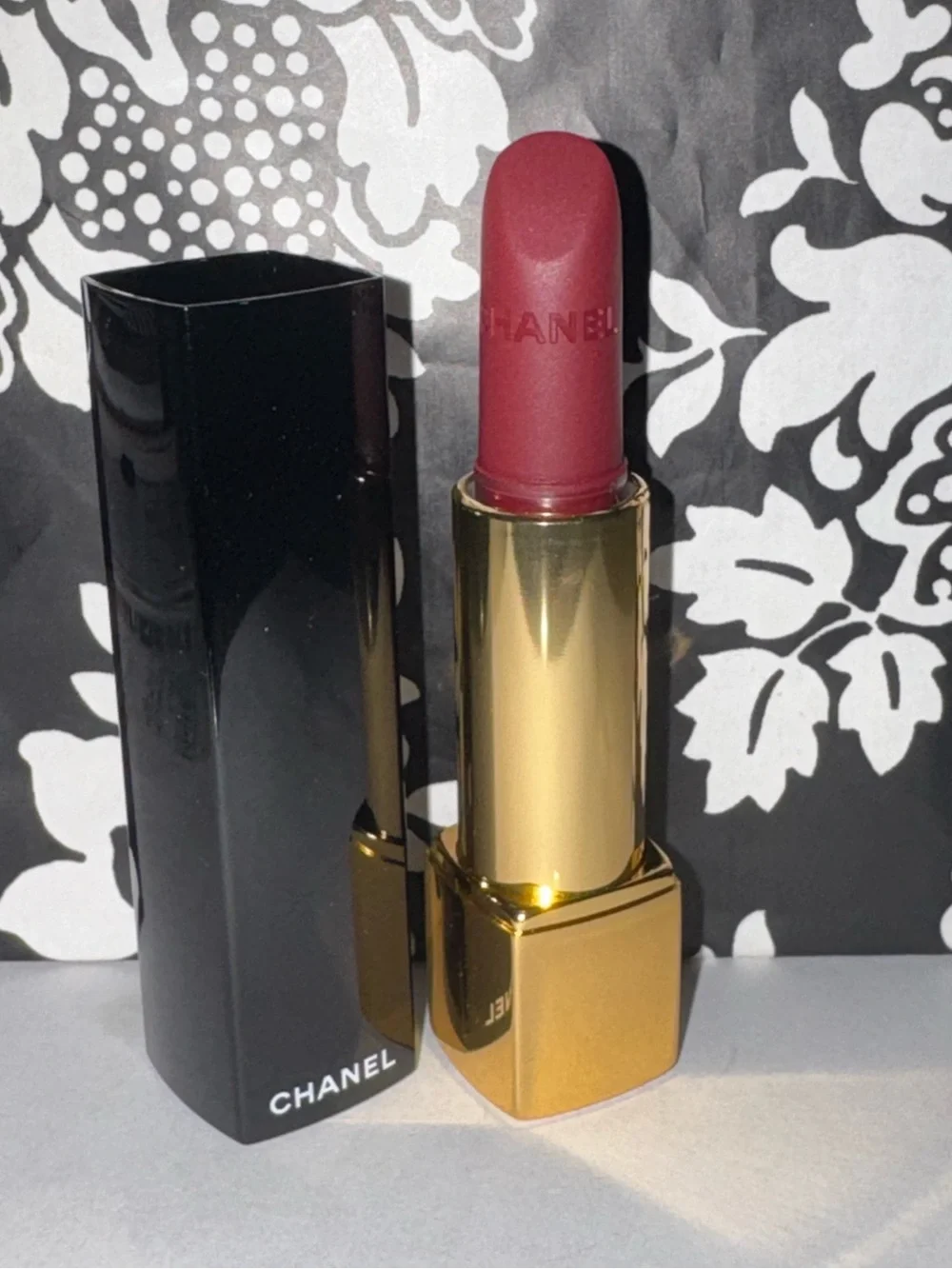 CHANEL Lipstick - La Desiree 327